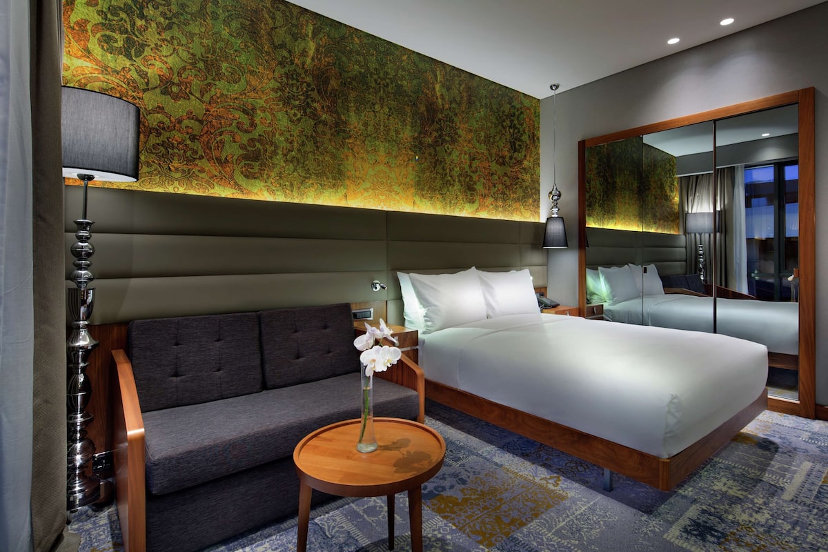 Minibar, in-room safe, desk, blackout curtains