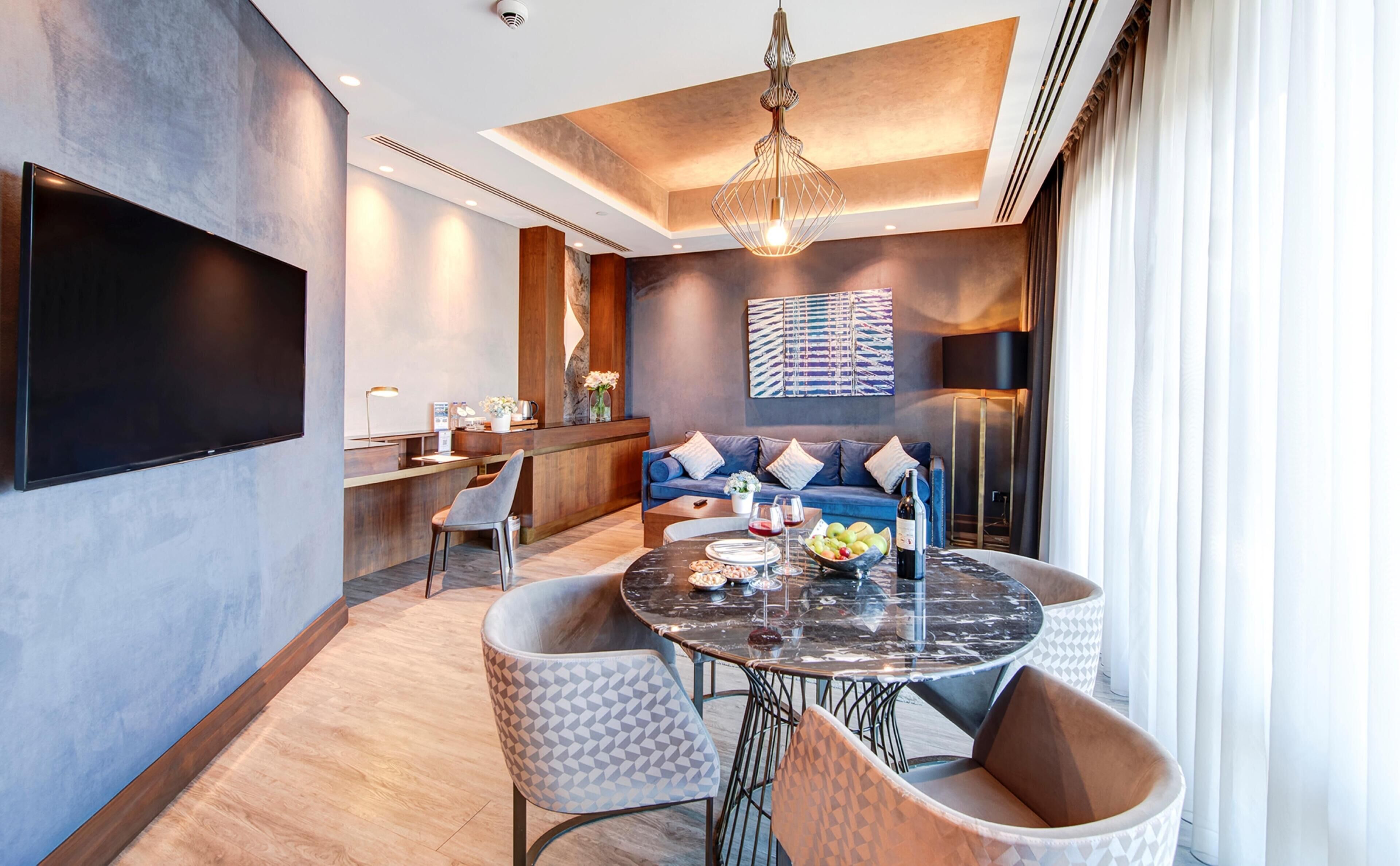 King, Suite, 1 Bedroom, Terrace | Living area