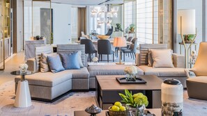 Suite presidencial, 1 cama King size | Ropa de cama de alta calidad y artículos del minibar gratis 