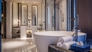 Ropa de cama de alta calidad y artículos del minibar gratis