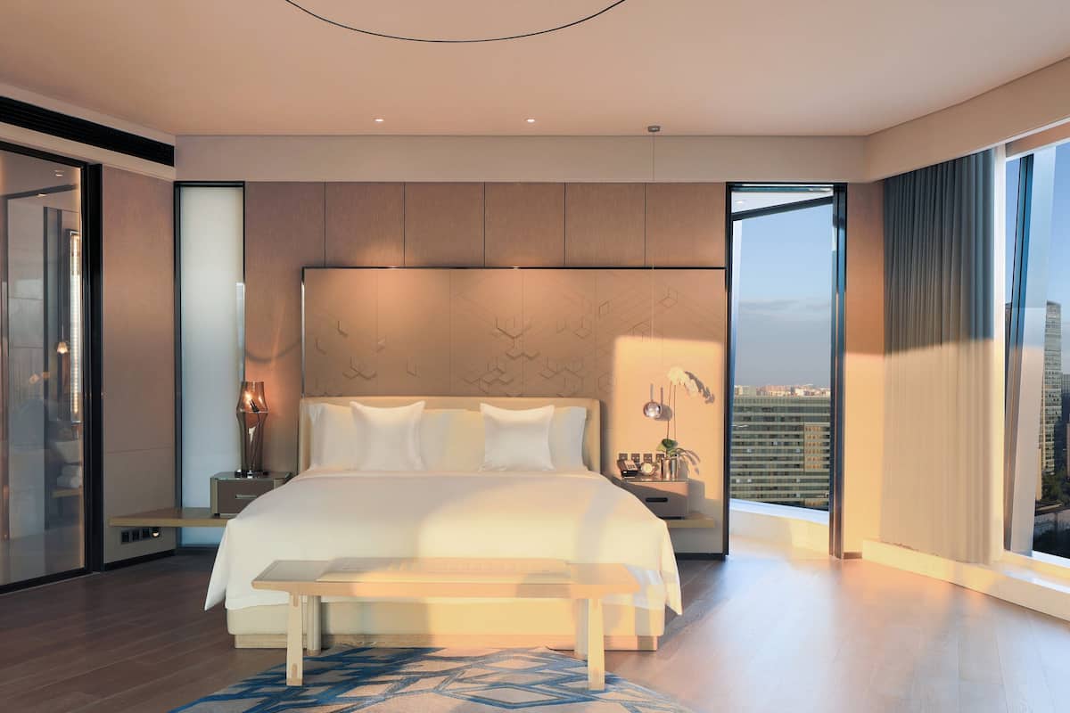 Junior Suite, 1 King Bed (CBD View) | Premium bedding, free minibar items, in-room safe, desk