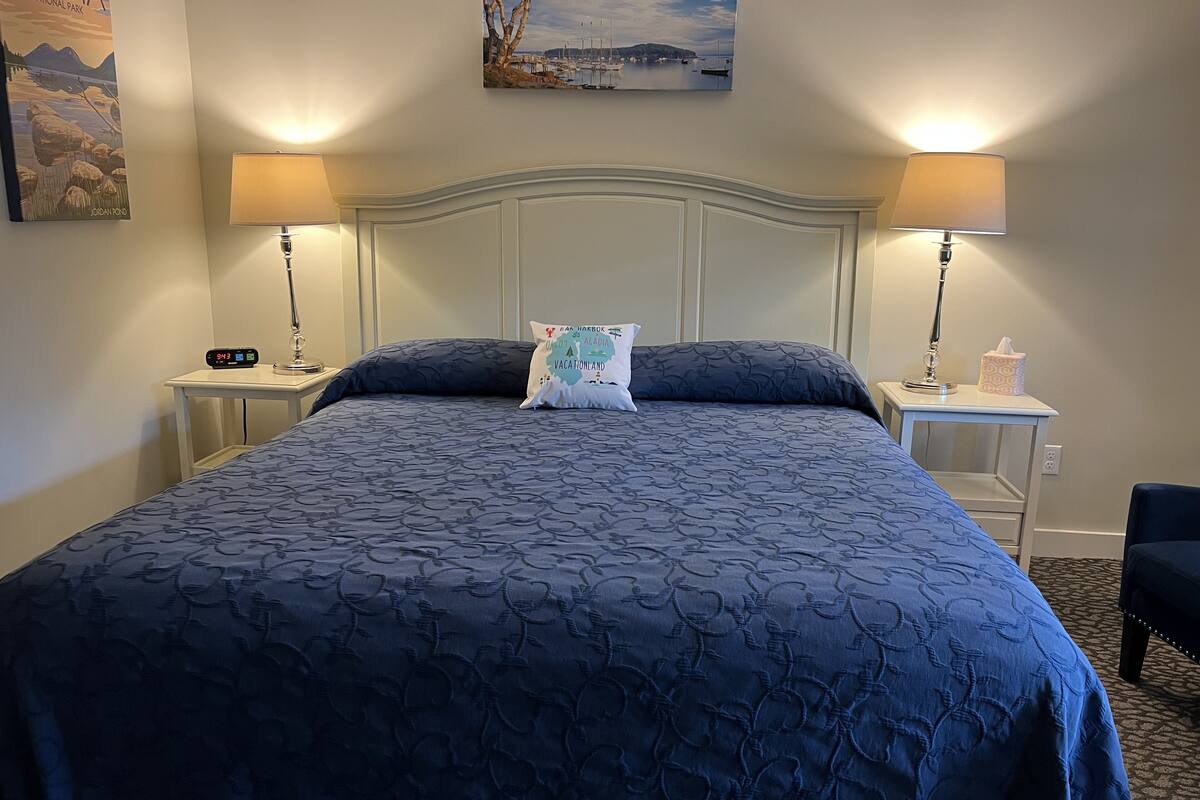 deluxe double room, 1 king bed, refrigerator, garden view | 1 bedroom, premium bedding, pillow-top beds, in-room safe