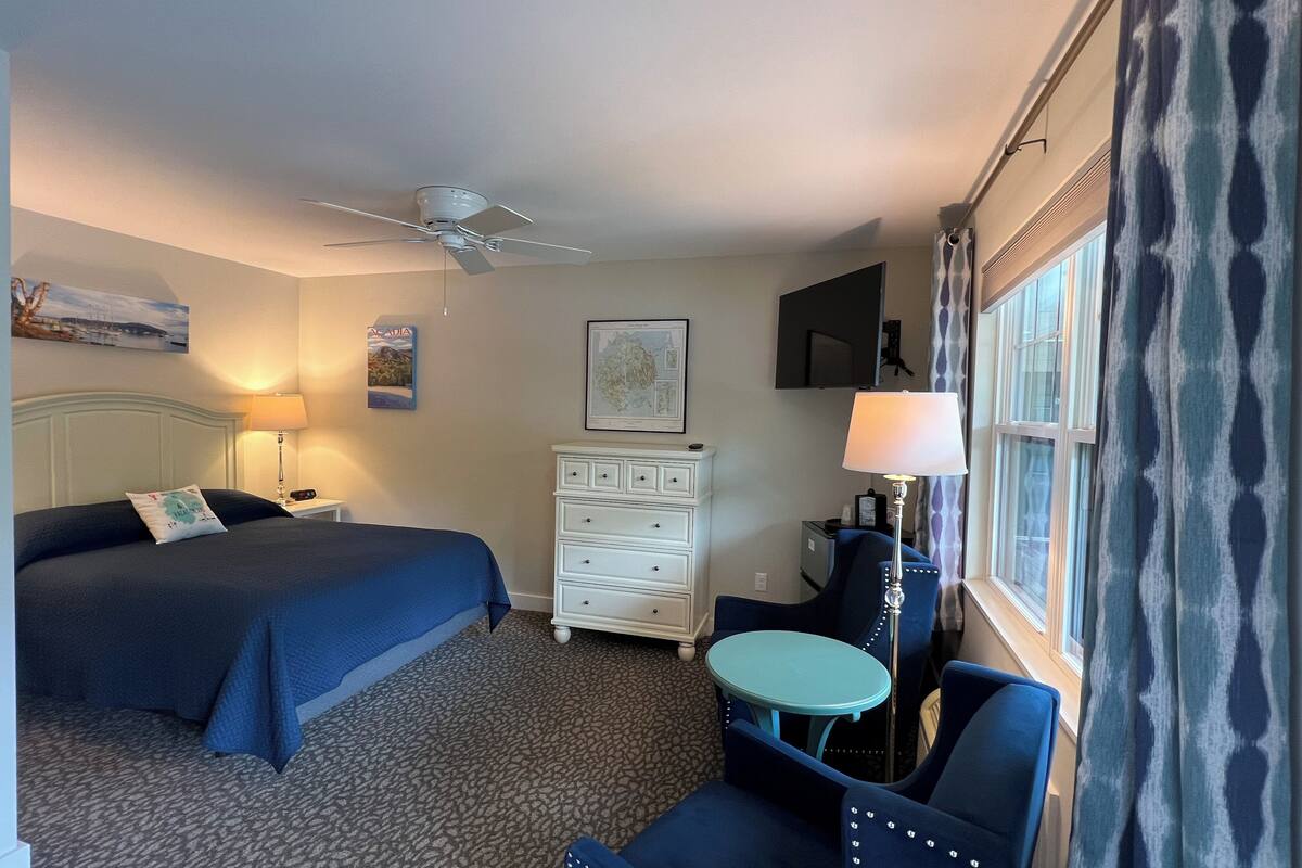deluxe room, 1 queen bed, refrigerator, garden view | 1 bedroom, premium bedding, pillow-top beds, in-room safe