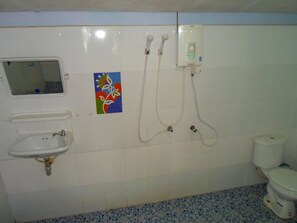 Superior Bungalow, 1 Double Bed, Sea View | Bathroom | Shower, free toiletries, towels - Bangrak Bungalow (Koh Samui)