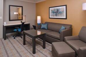 In-room safe, desk, laptop workspace, blackout drapes - Crowne Plaza SHENANDOAH - WOODLANDS AREA by IHG (Shenandoah)
