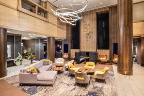 Interior detail - Crowne Plaza SHENANDOAH - WOODLANDS AREA by IHG (Shenandoah)