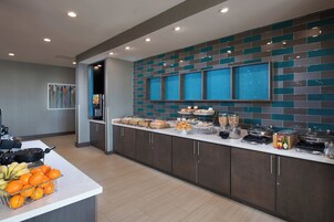 Desayuno continental gratuito y diario