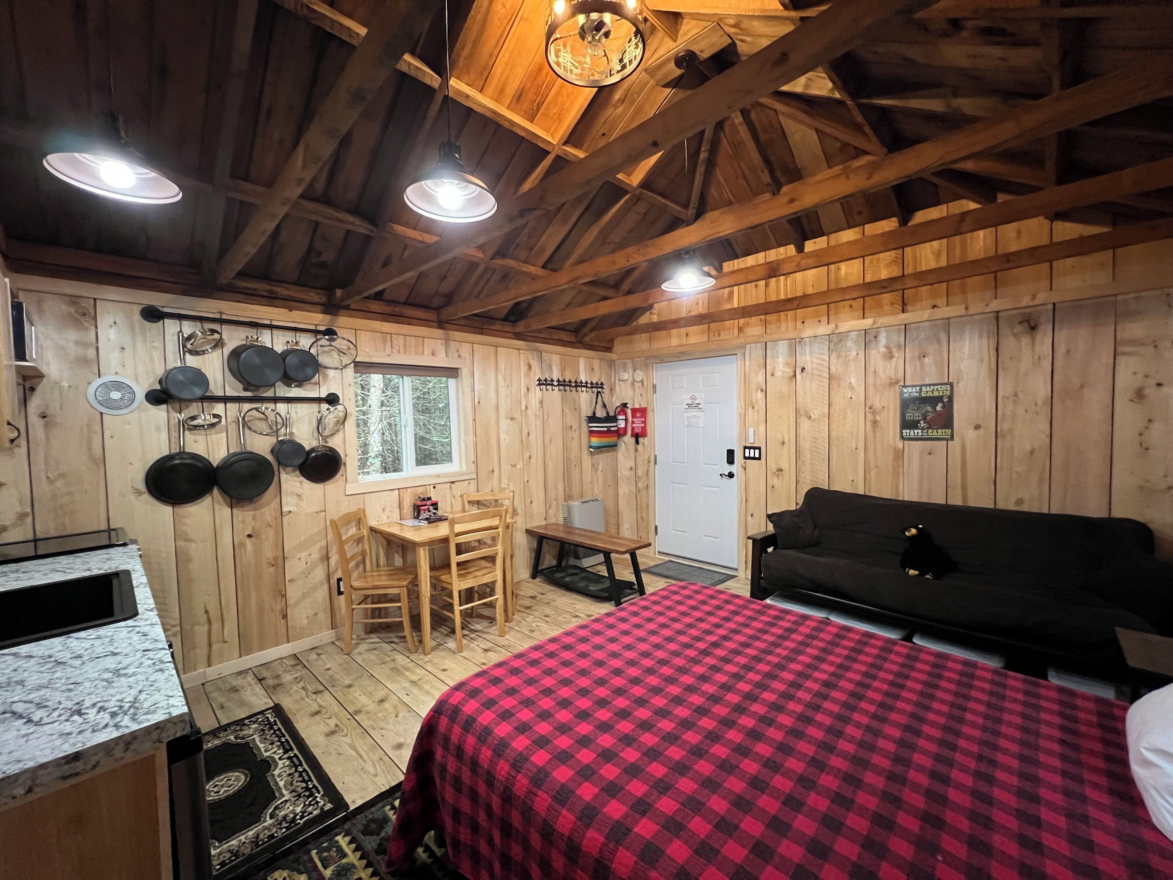 经典小屋, 多张床, 厨房, 一层 | 特色装修、特色家居、床单