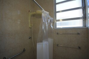Standard-Apartment, 1 Schlafzimmer, Kühlschrank und Mikrowelle | Dusche im Bad