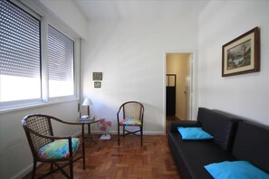 Standard Apartment, 1 Bedroom, Refrigerator & Microwave | Living area | Flat-screen TV - Julio 908 (Rio de Janeiro)