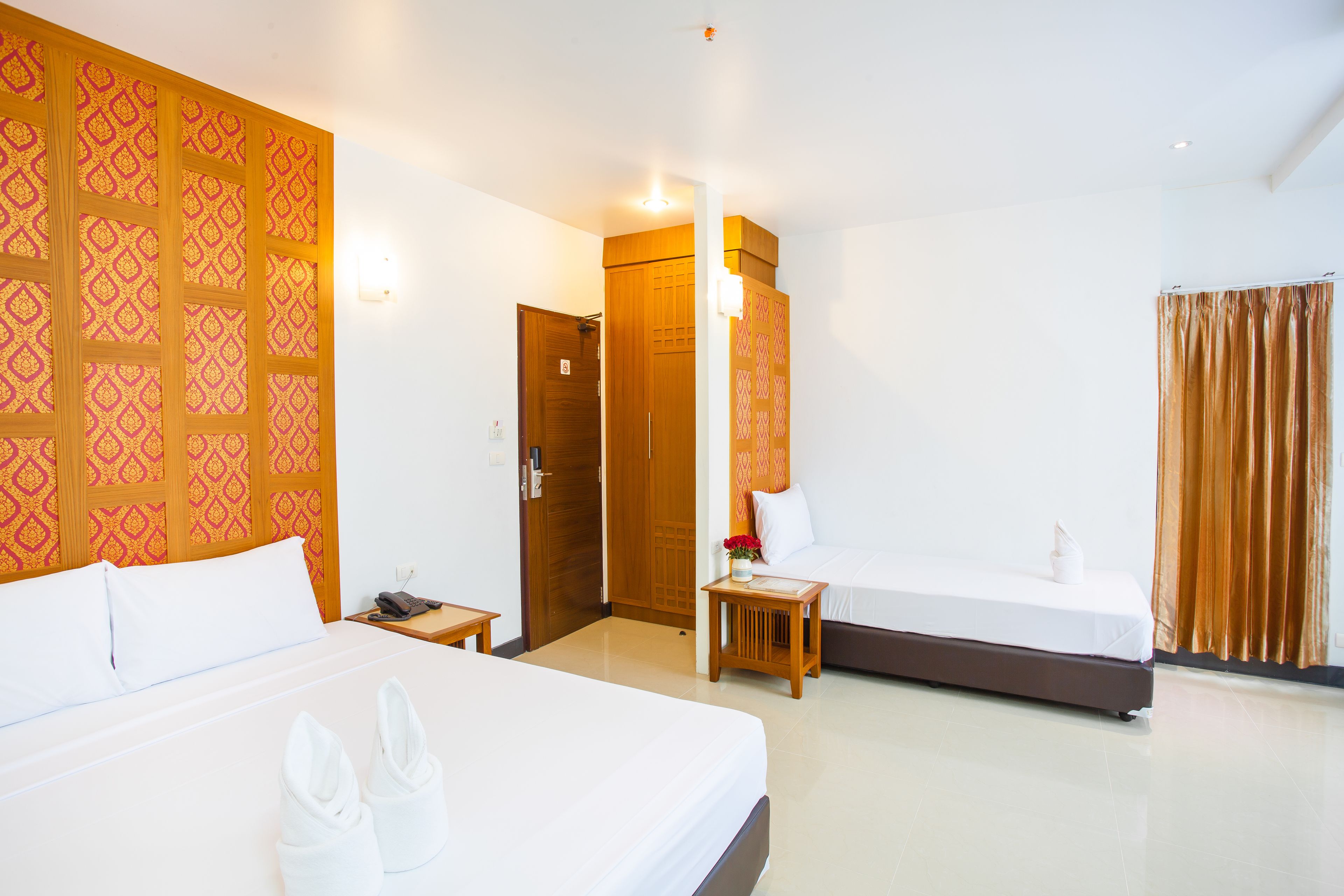 superior triple room | 1 bedroom, in-room safe, blackout curtains, cots/infant beds