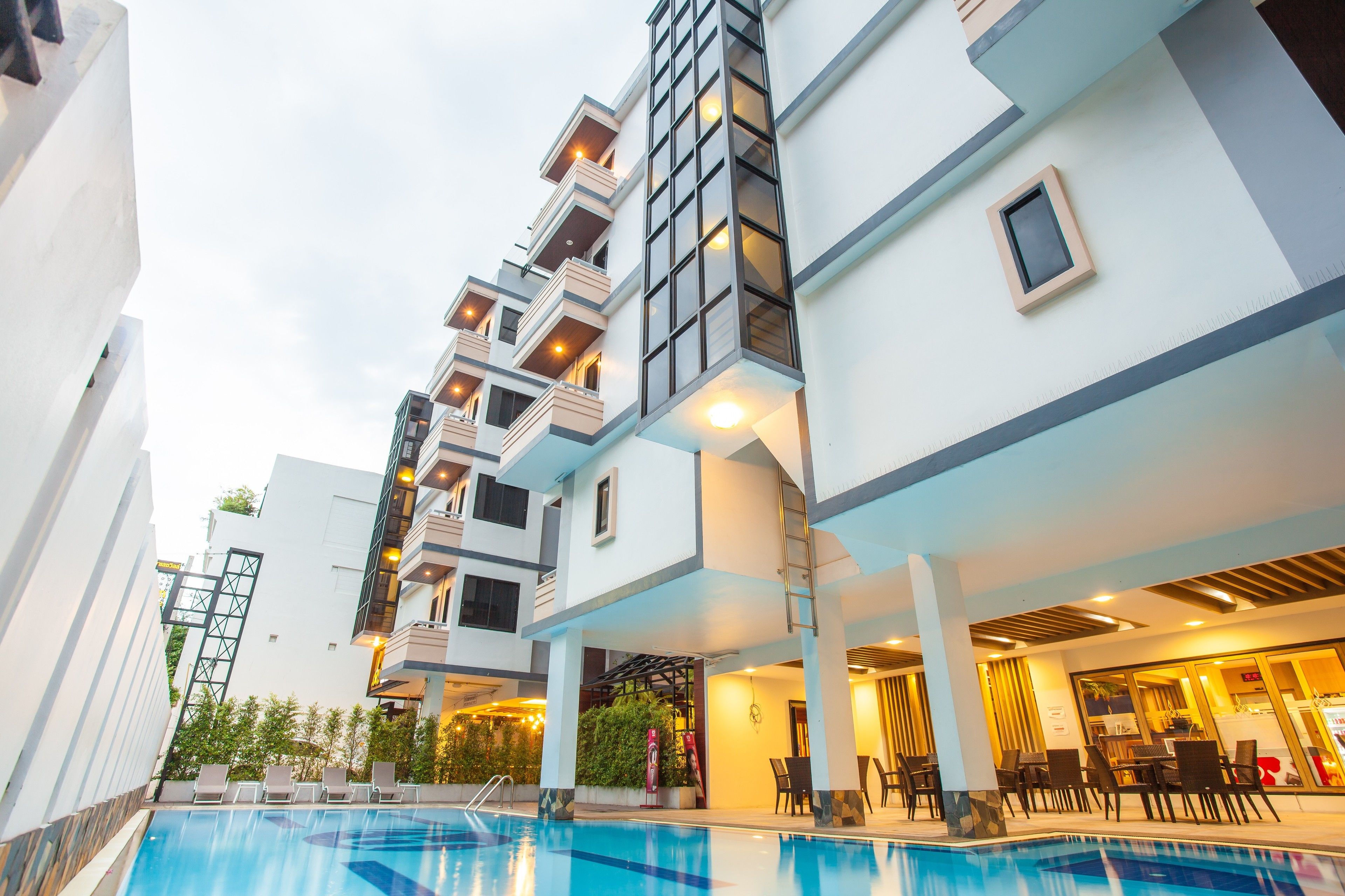 outdoor pool, pool loungers