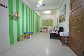 Bureau, lits bébé (en supplément), Wi-Fi gratuit, draps fournis