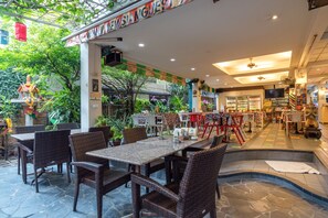 Breakfast, lunch, dinner served; Thai cuisine  - New Siam I (Bangkok)