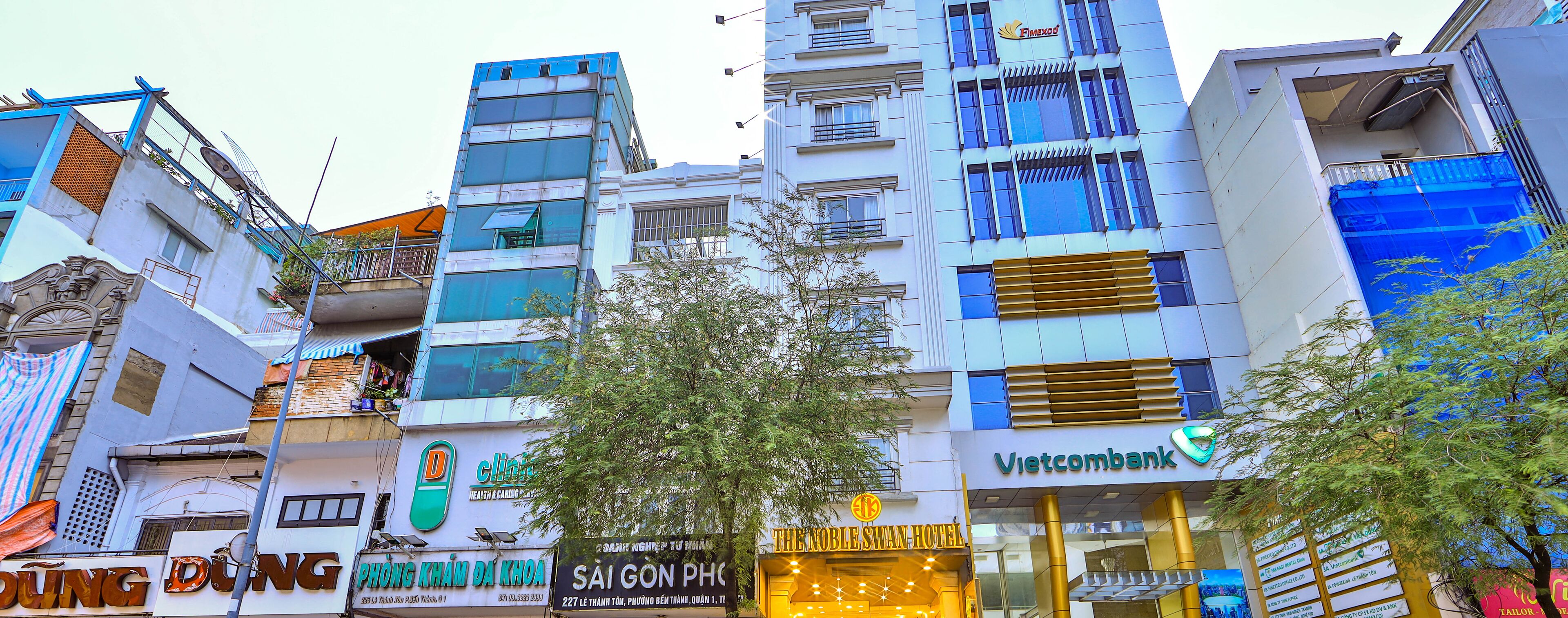 outdoor banquet area