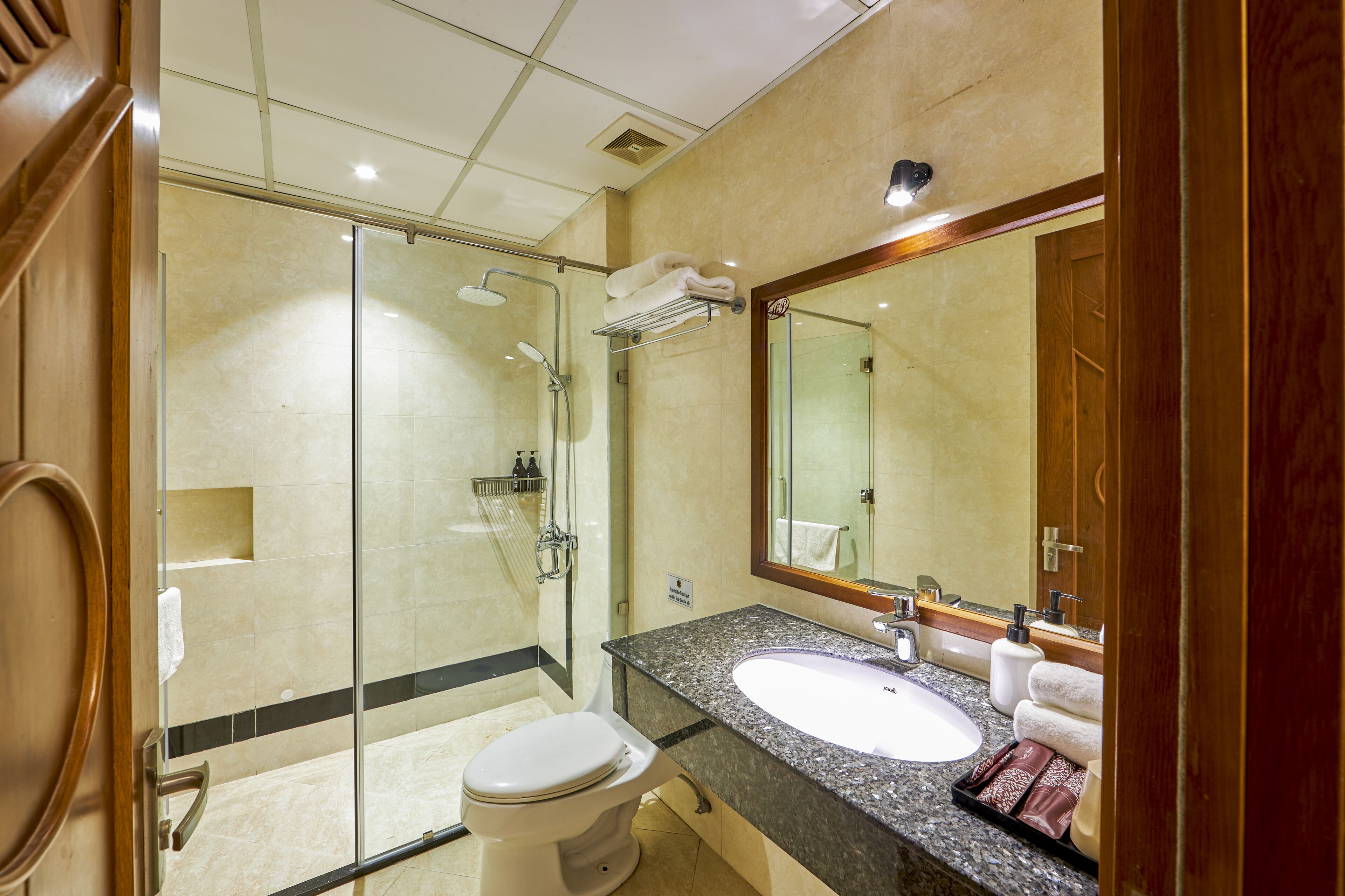 rainfall showerhead, free toiletries, hair dryer, slippers