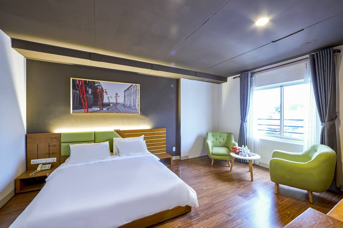 ห้อง  จูเนียร์สตูดิโอสวีท (with complimentary daily snack) | มินิบาร์, ตู้นิรภัยในห้องพัก, โต๊ะทำงาน, พื้นที่ทำงานแบบใช้แล็ปท็อป