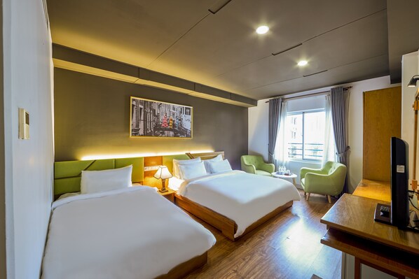 Deluxe Triple Room with complimentary daily snack | Minibar, in-room safe, desk, laptop workspace