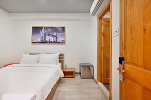 Superior Double Room with complimentary daily snack - The Noble Swan Saigon (Ho Chi Minh City)