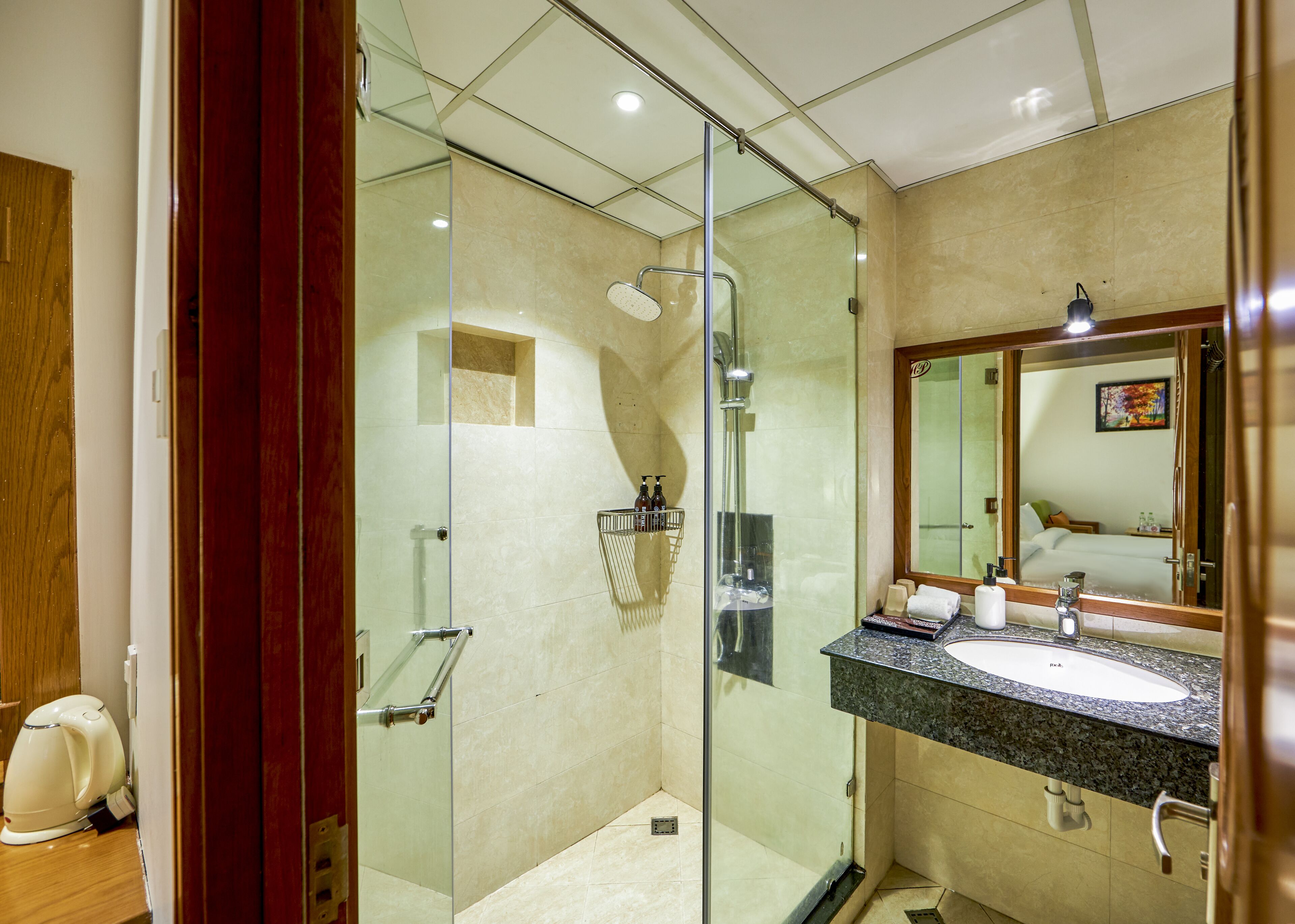 rainfall showerhead, free toiletries, hair dryer, slippers