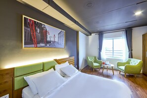 Minibar, in-room safe, desk, laptop workspace