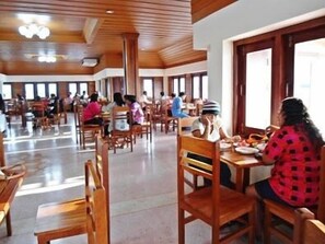 包含每日自助早餐