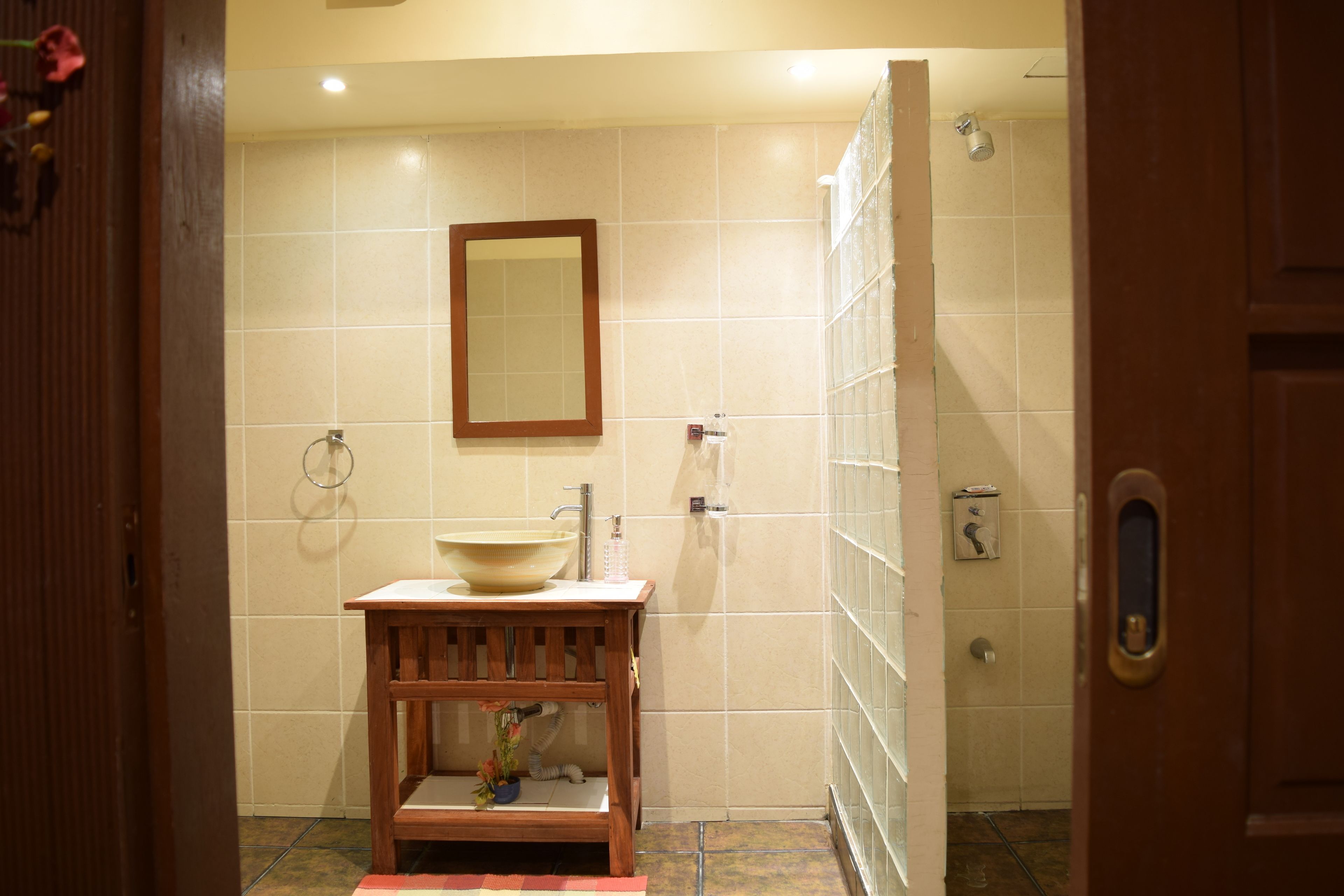 deluxe suite, non smoking | bathroom | shower, rainfall showerhead, bidet, towels