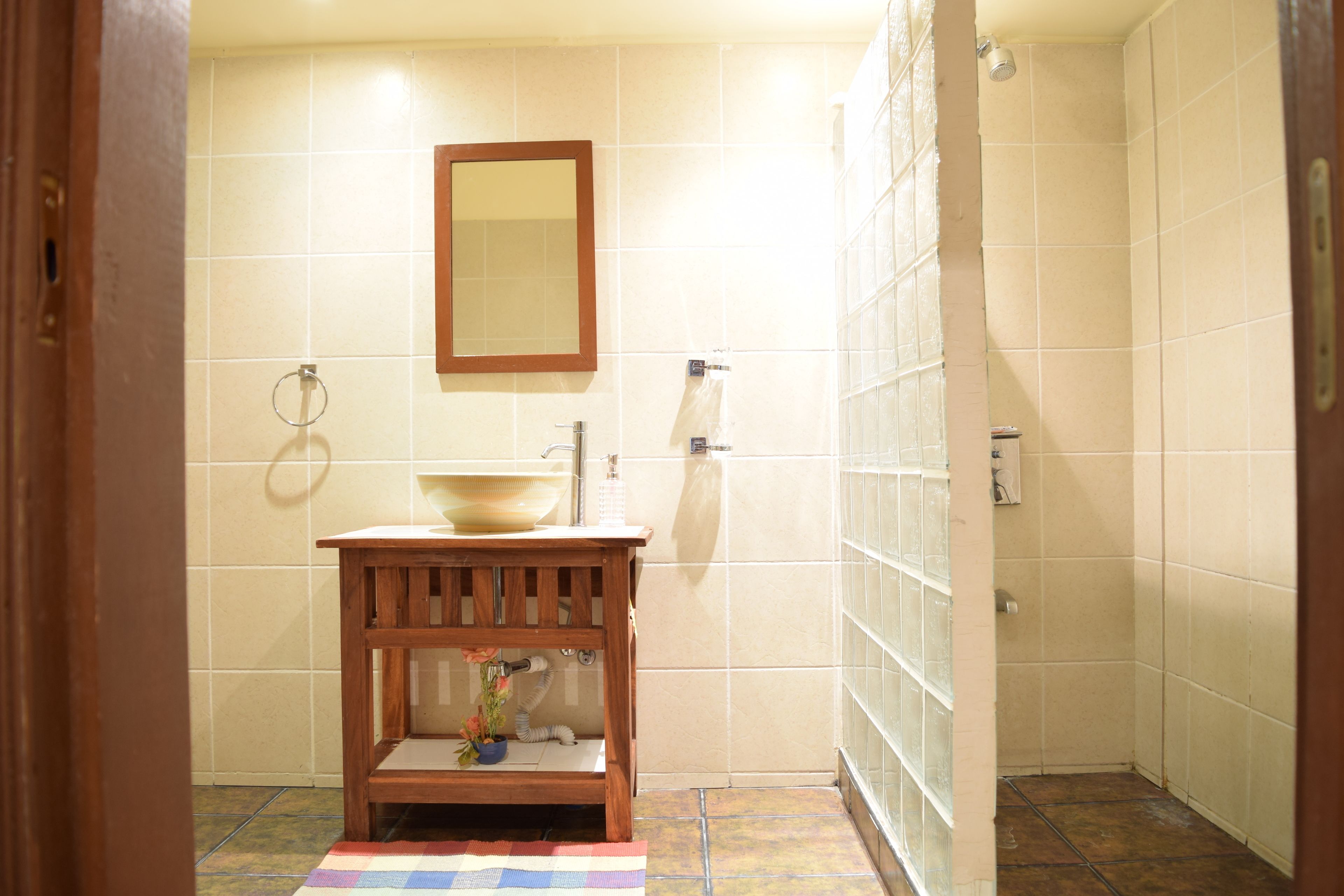 shower, rainfall showerhead, bidet, towels