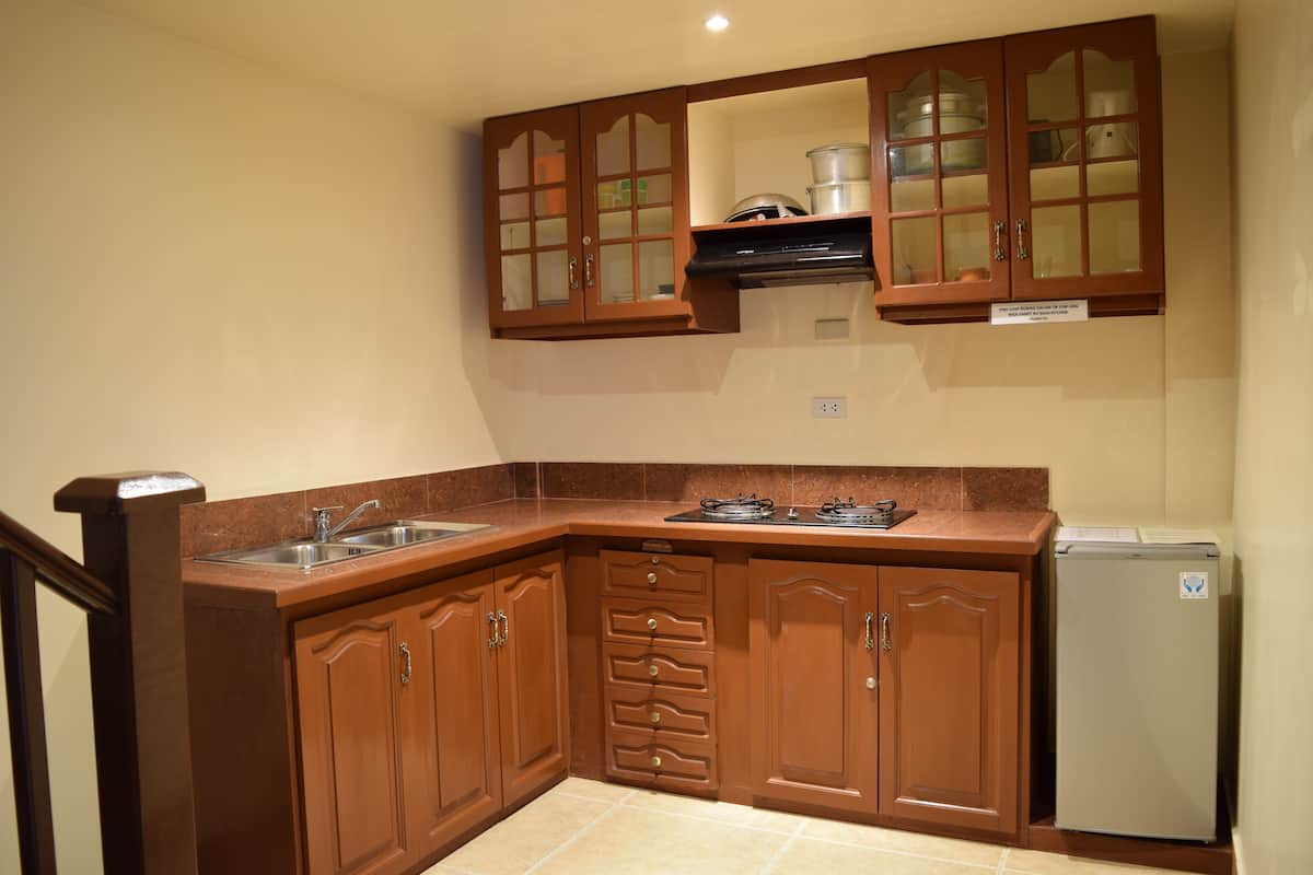 deluxe suite, non smoking | private kitchenette