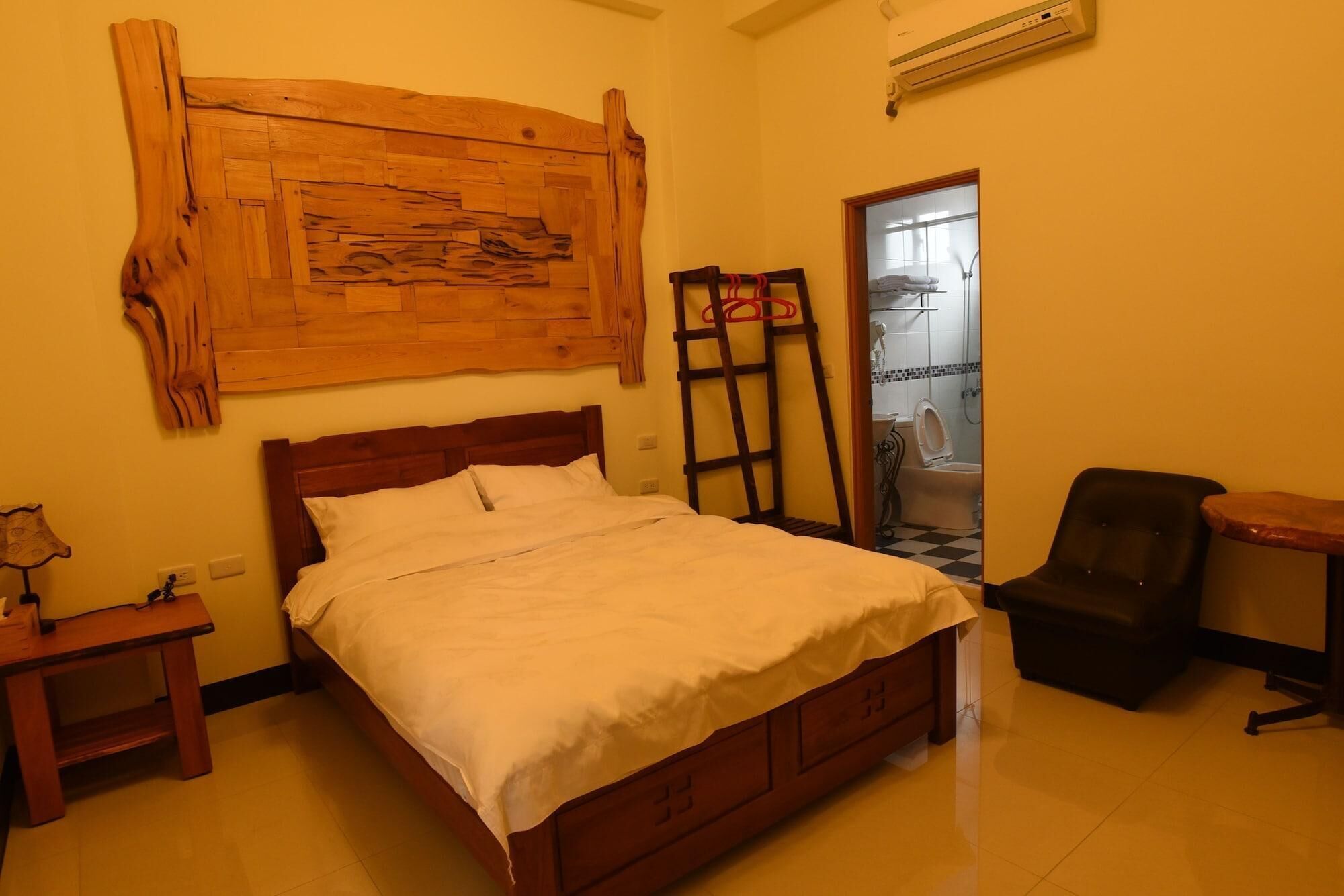Minibar, soundproofing, free WiFi, bed sheets