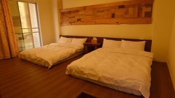 Family Quadruple Room | Minibar, soundproofing, free WiFi, bed sheets