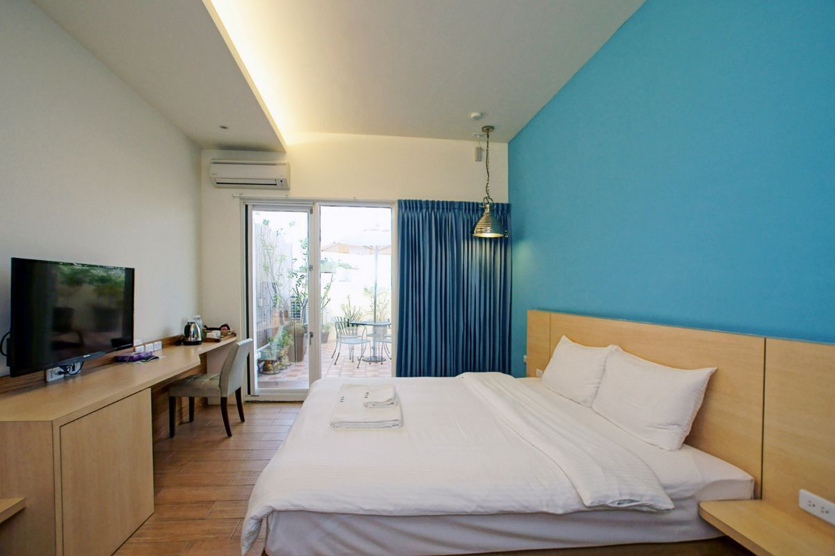 Gallery Double Room, 1 Bedroom, Patio | Desk, soundproofing, free WiFi, bed sheets