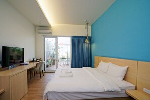 Escritorio, sistema de insonorización, wifi gratis y ropa de cama 