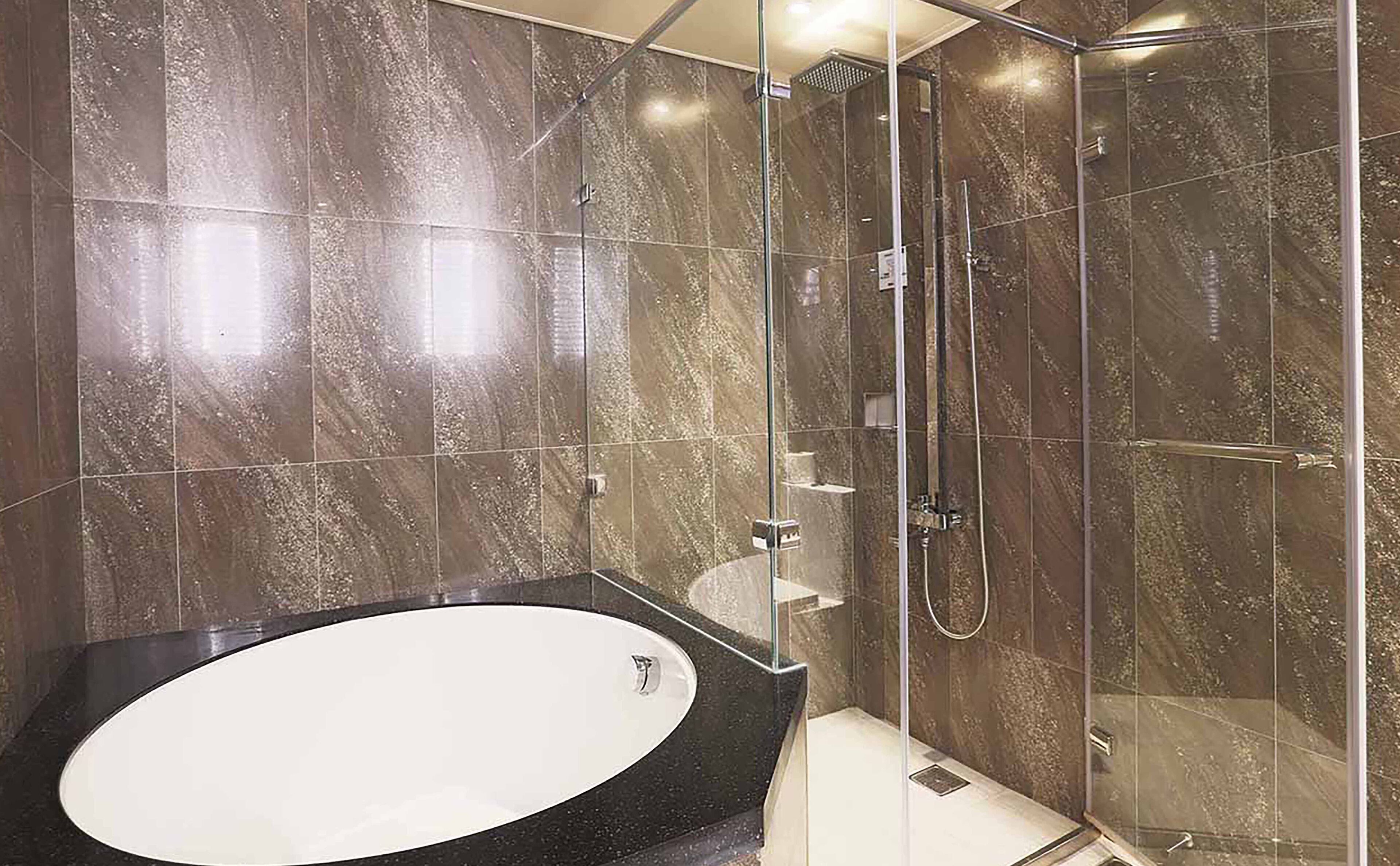 standard double room | in-room safe, desk, free wifi, bed sheets