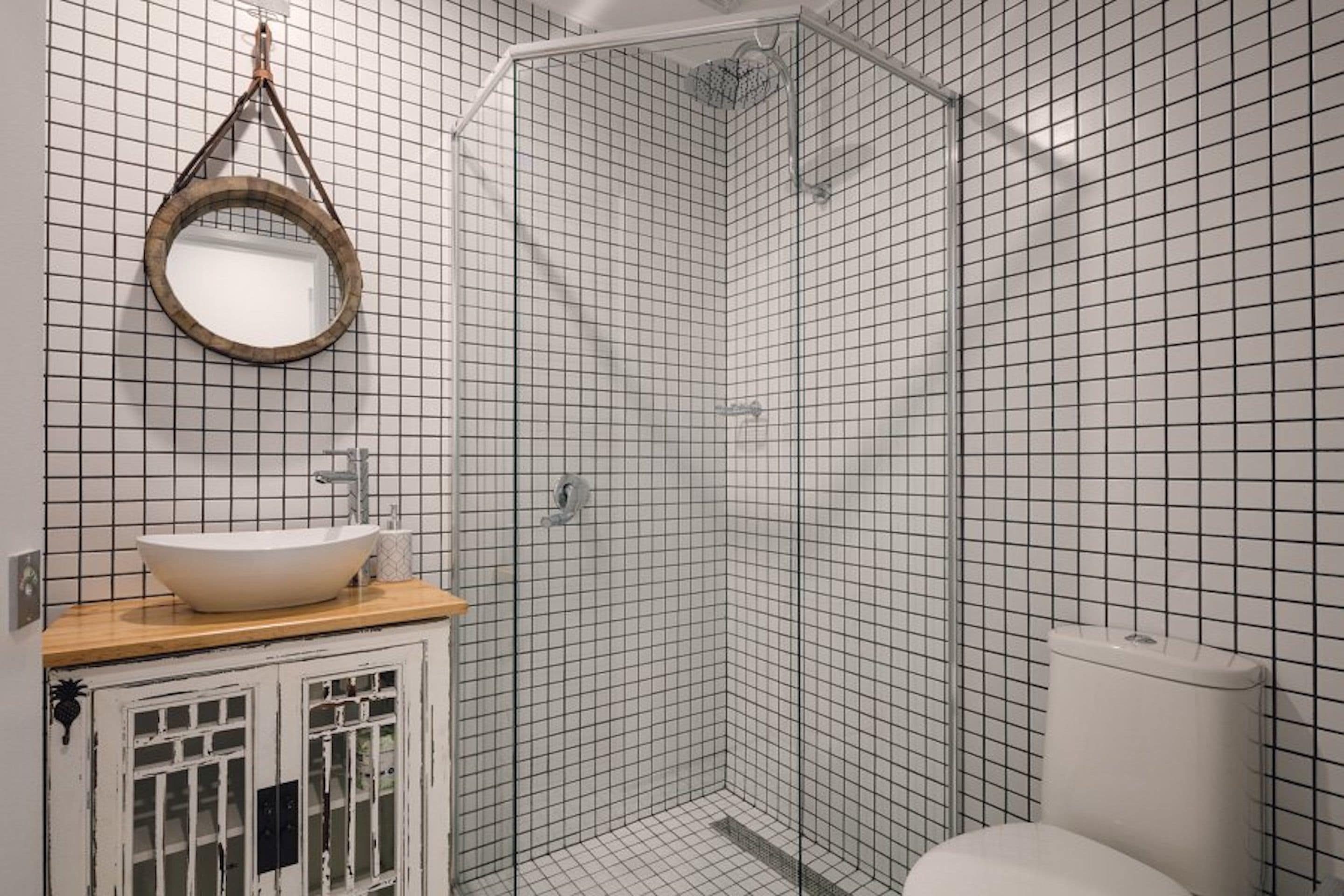 4 bedroom 2 bathroom villa | bathroom | shower, free toiletries, hair dryer, towels