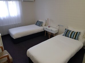 Twin Room, 2 Single Beds | Bathroom