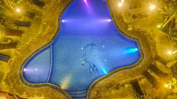 Outdoor pool, pool umbrellas, sun loungers