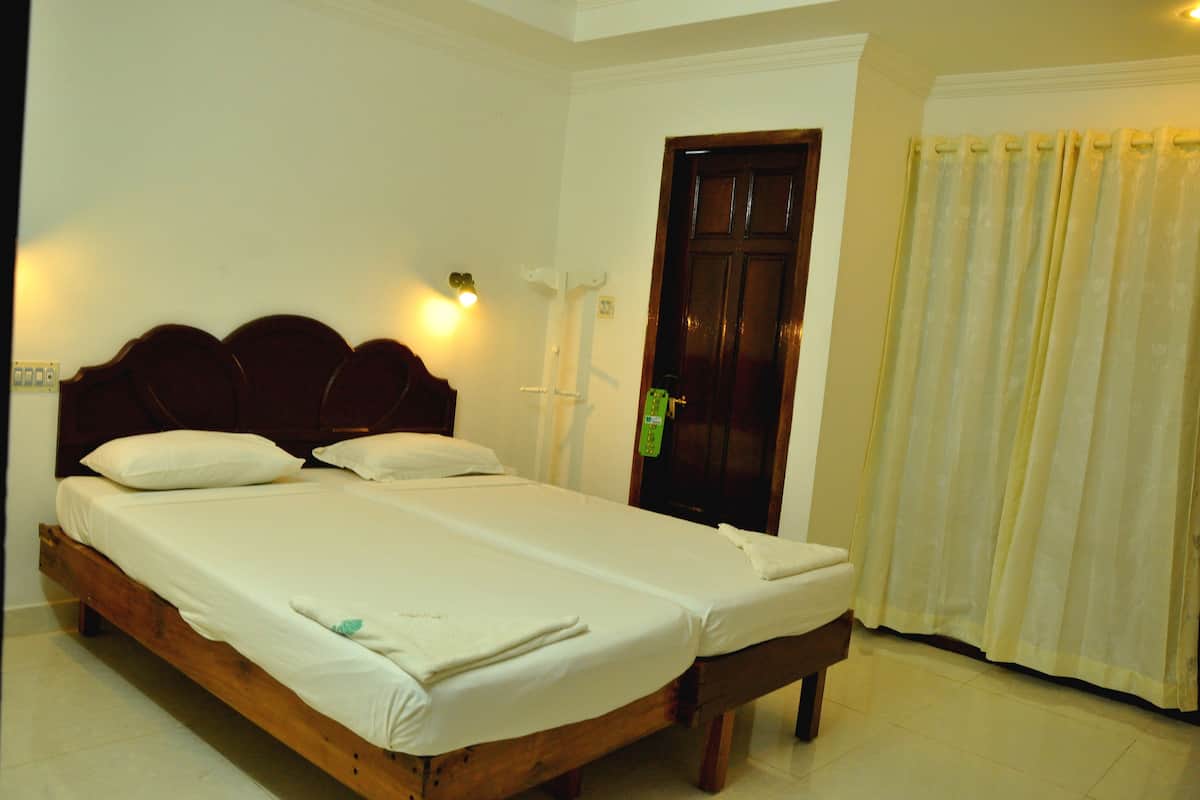 Desk, rollaway beds, free wired Internet