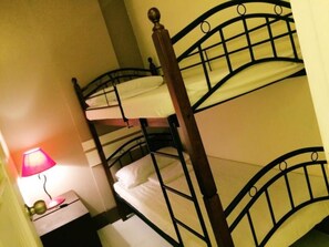 Habitación básica con 2 camas individuales | Wifi gratis