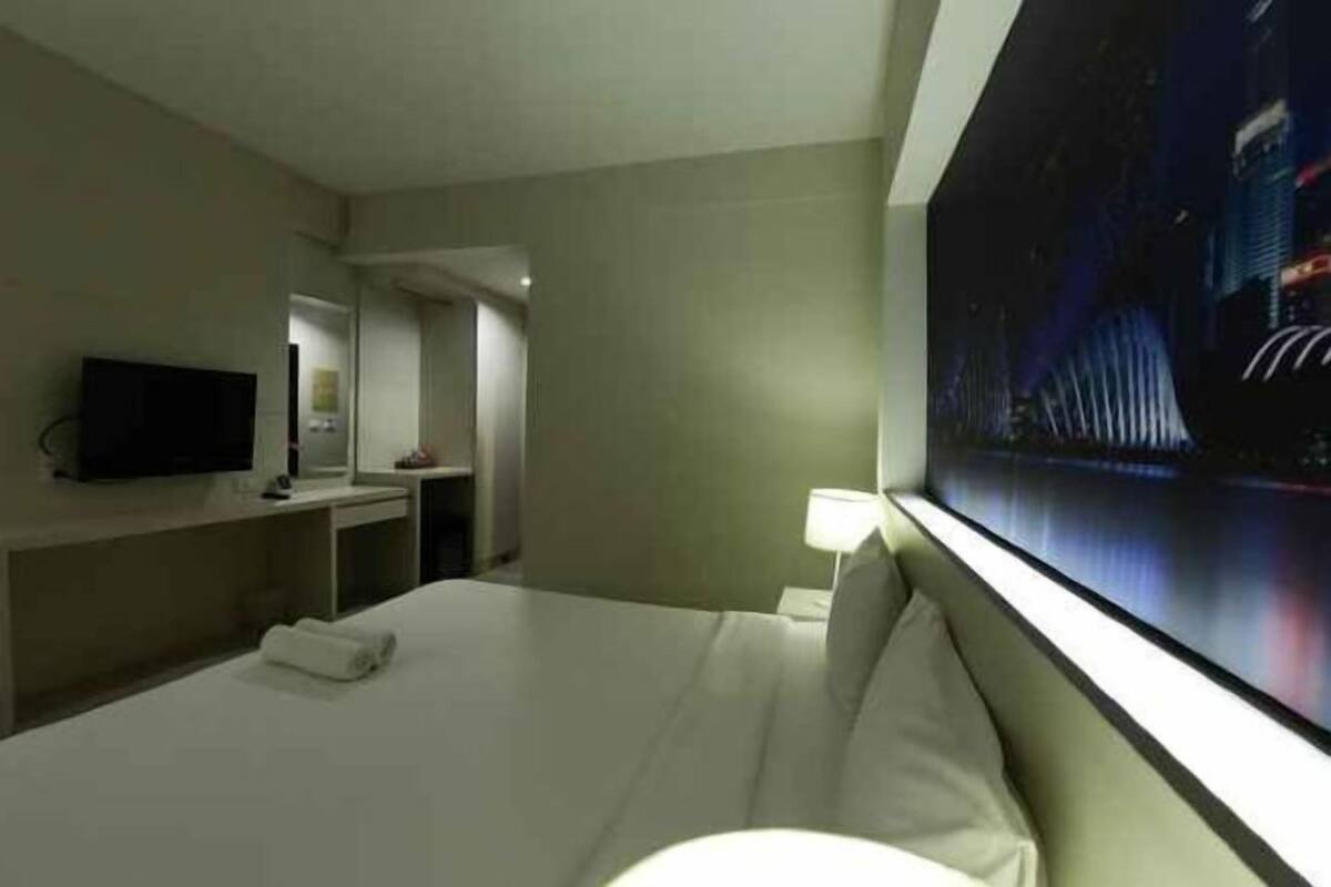 Desk, free WiFi, bed sheets