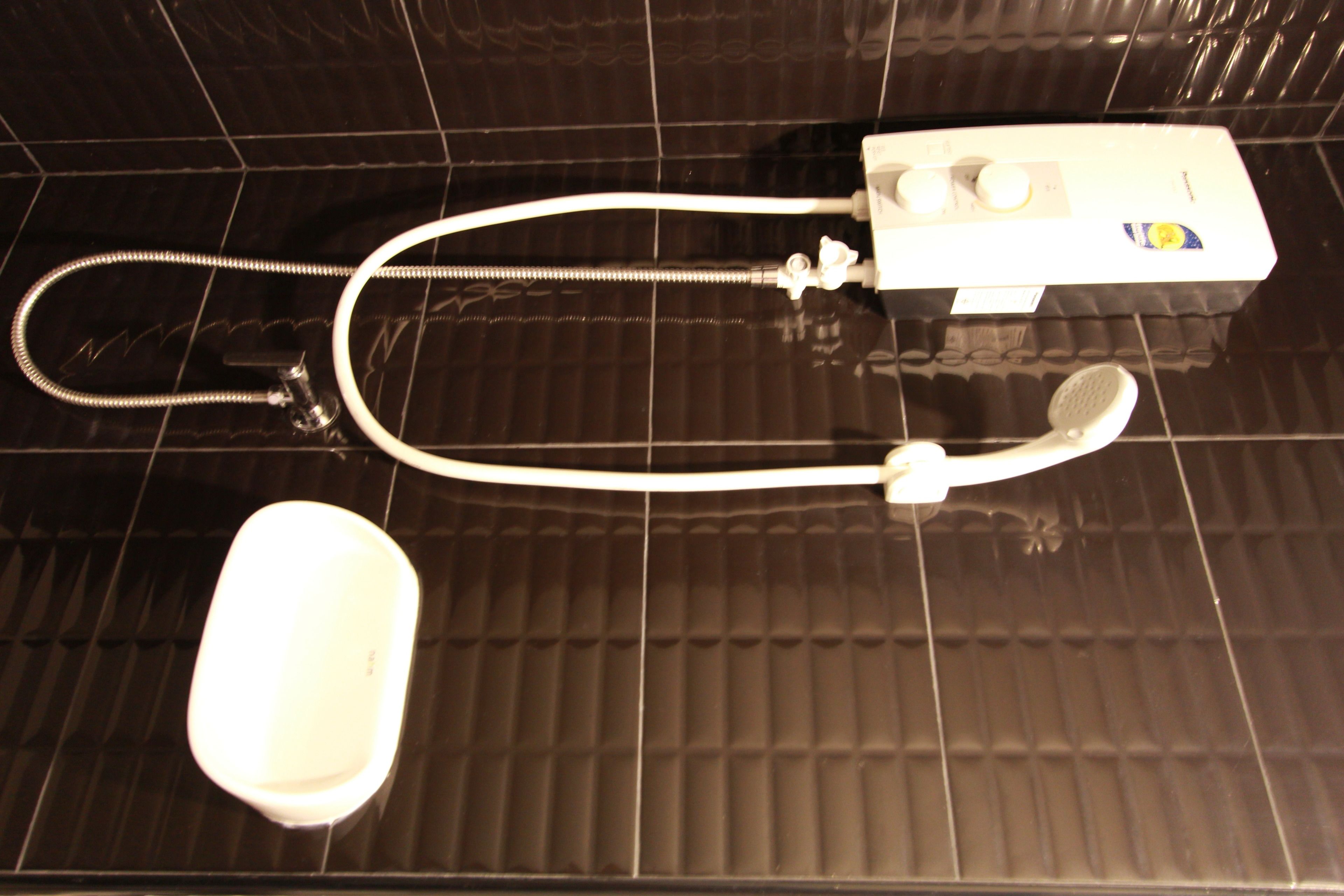 shower, free toiletries, hair dryer