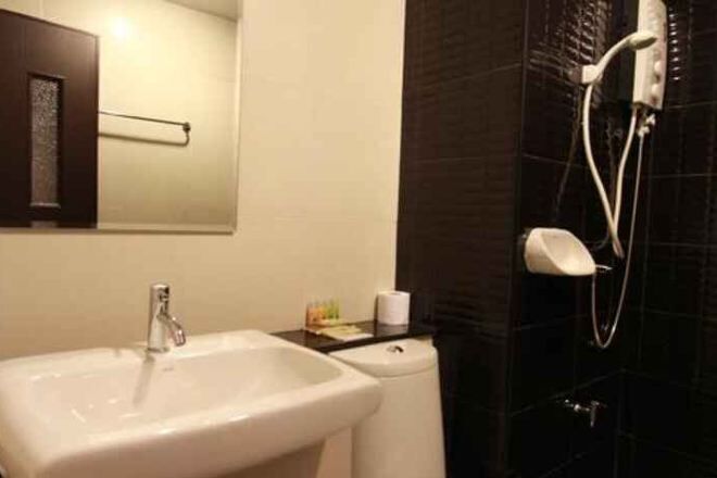 Ducha, artículos de tocador gratuitos, secador de pelo