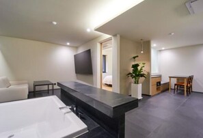 Phòng đôi Premium | Bộ đồ giường cao cấp, chăn bông, trang trí khác biệt 
