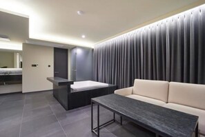 Kahden hengen premium-huone | Oleskelualue | Taulutelevisio, lämmitetyt lattiat