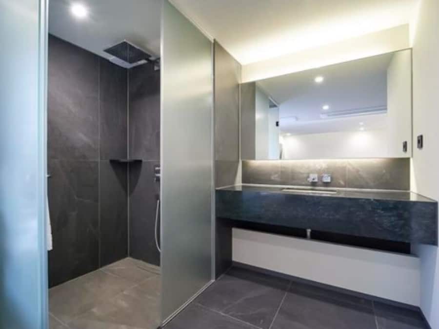 Premier Double Room | Bathroom | Separate tub and shower, free toiletries, hair dryer, bathrobes