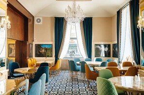 Petit déjeuner servi sur place