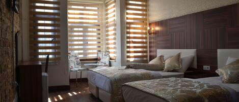 Habitación triple Deluxe | Cunas gratuitas, camas extra y wifi gratis