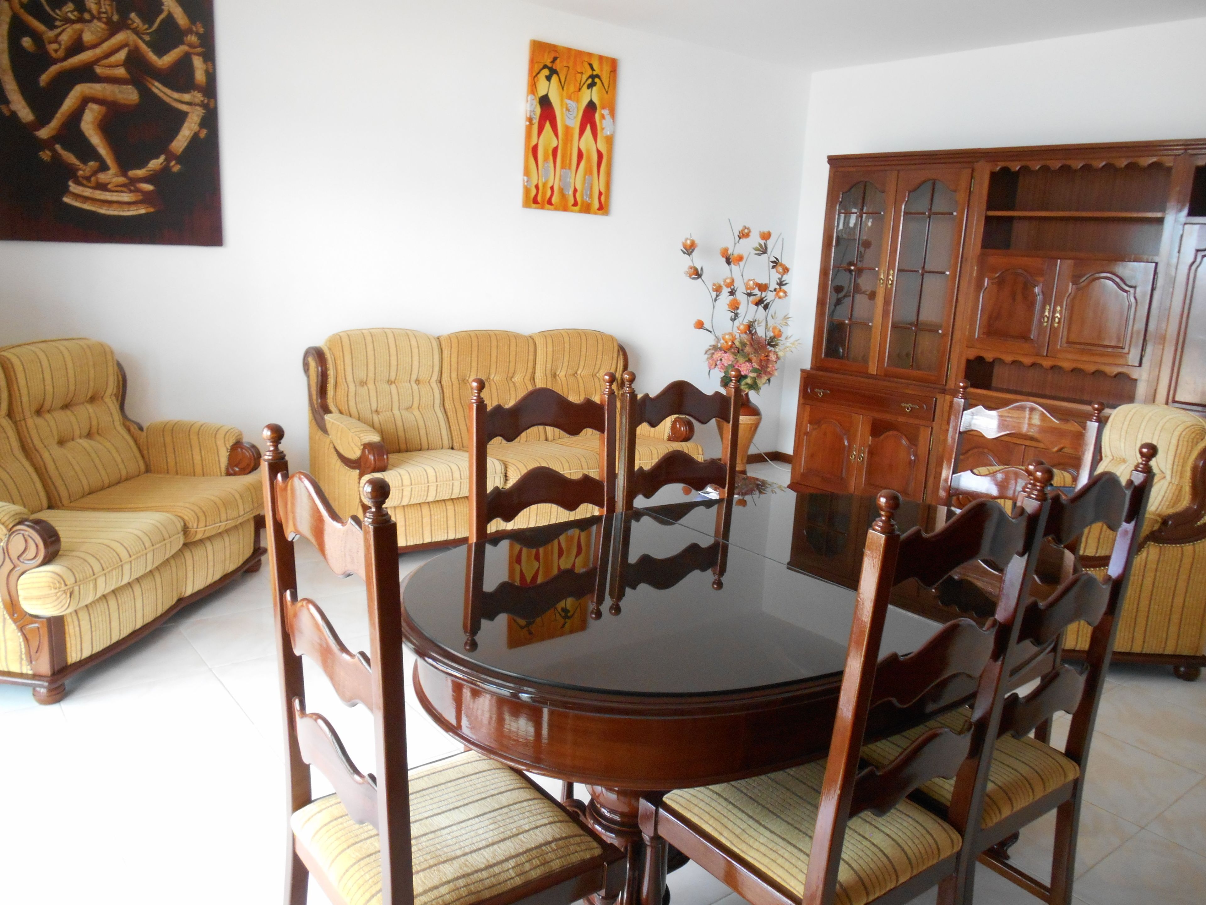 Economy-Apartment, 3 Schlafzimmer, Küche, Hafenblick | Essbereich im Zimmer