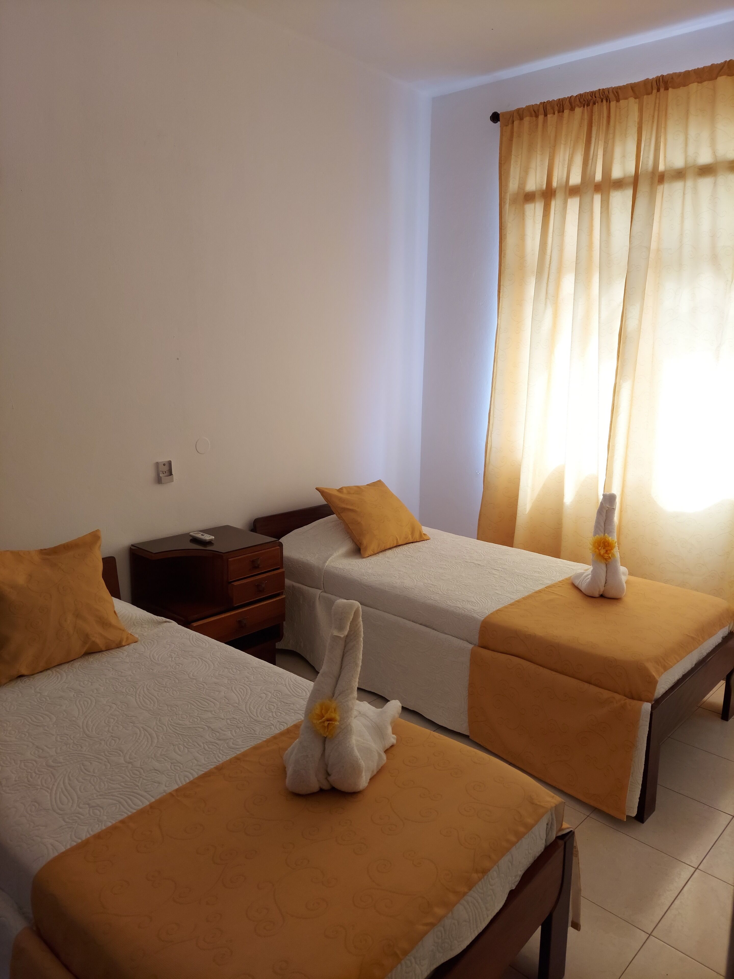 Chambre avec lits jumeaux | Rideaux occultants, Wi-Fi gratuit