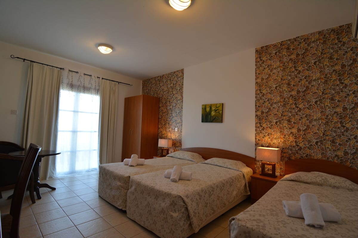 Minibar, ferro/asse da stiro, culle/letti per bambini (gratuiti)